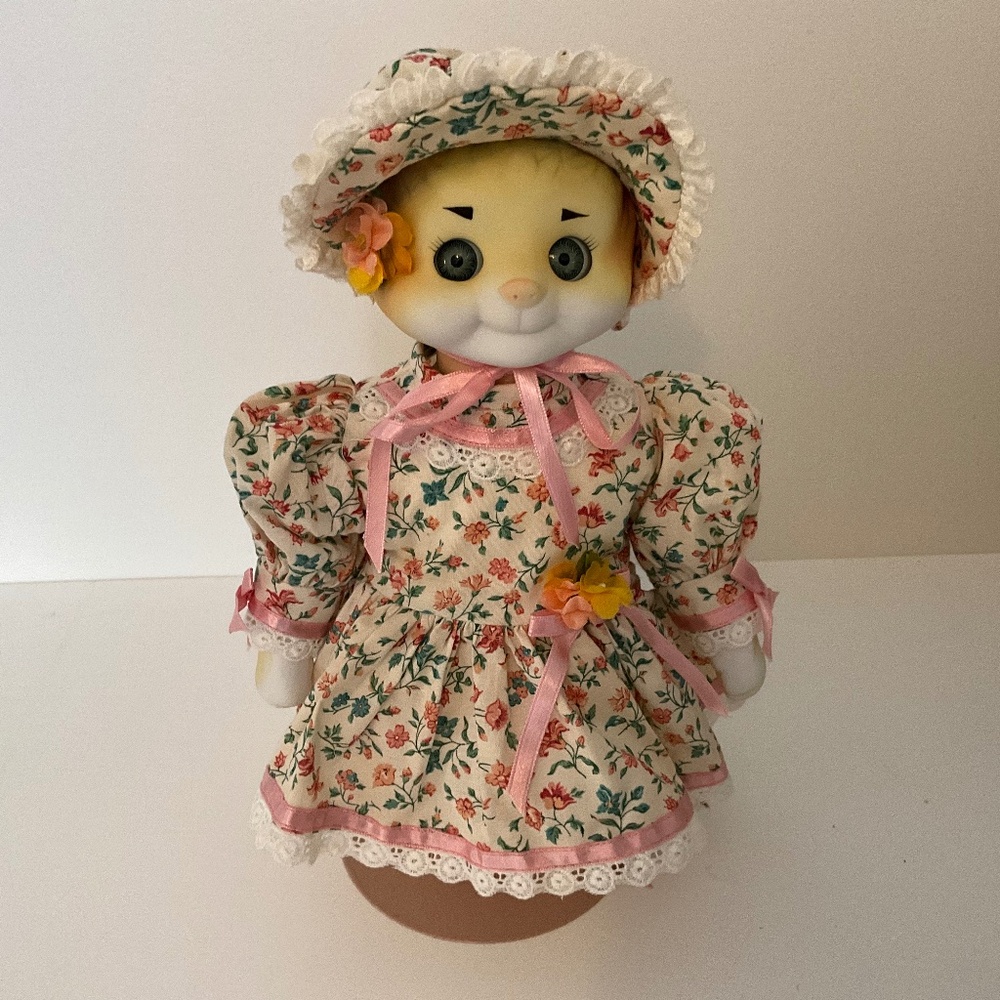 Goebel Dolly Dingle PussyKins Musical Porcelain Doll Limited Edition 497/2000